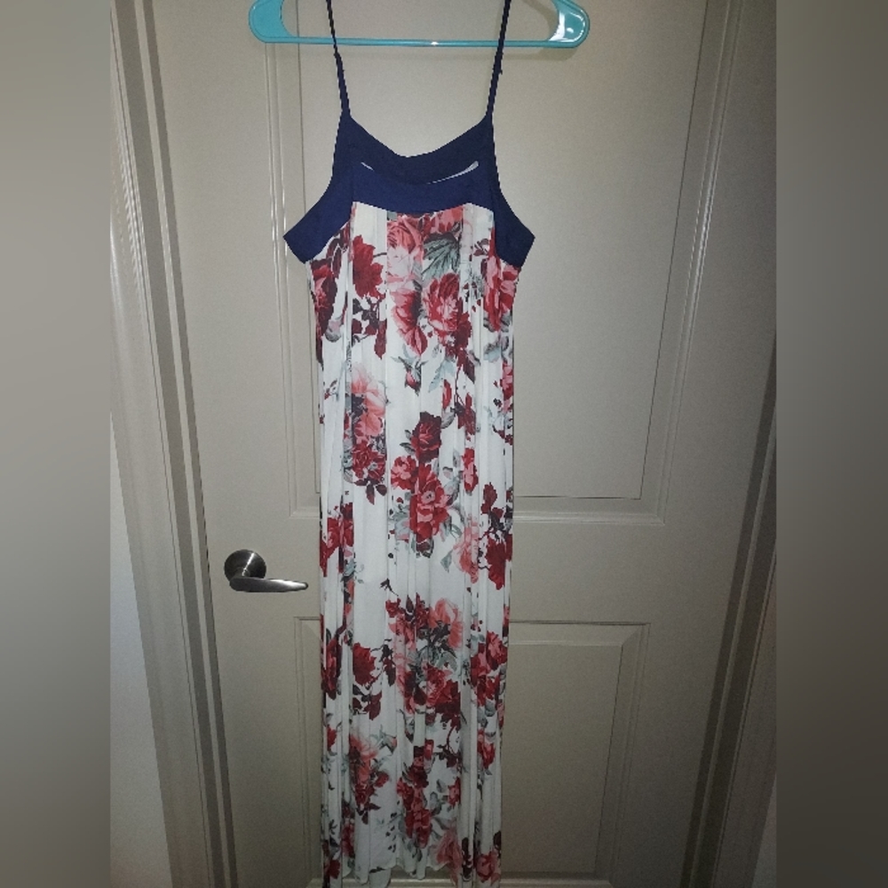 Xhileratiion White and Red Floral Maxi